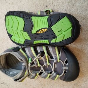 KEEN footwear kids sandles size 5
